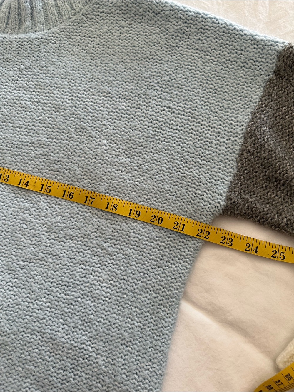 Michael Stars Light Blue Crewneck Sweater with Gray and Cream Sleeves, size medi - Picture 8 of 9